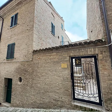Pensjonat La Dimora Del Borgo *